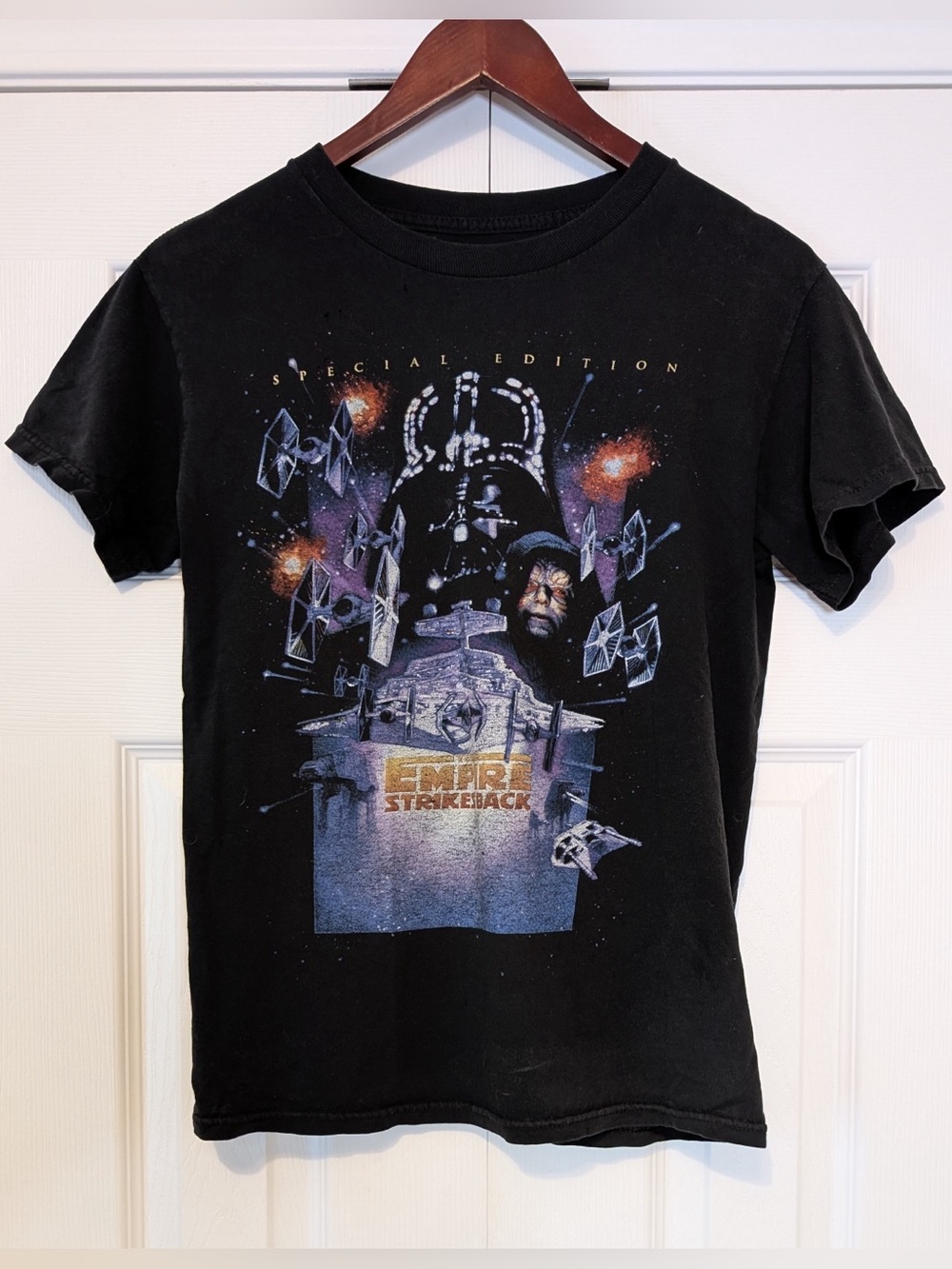 100% Cotton Distressed Star Wars Men’s Tee Size S The Empire Strikes Back Vader